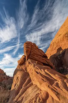 Sandstone: USA, Utah. Mare's Tails (Cirrus uncinus) and sandstone