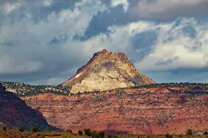 Highway: USA, Utah. Mollies Nipple from US Hwy 89