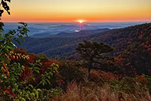 Hollice: USA, Virginia, Shenandoah National Park, Sunrise