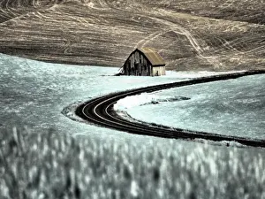 Palouse: USA, Washington State, Palouse. Road running through