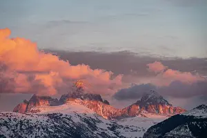Peaks: USA, Wyoming. Alpenglow on Teton peaks from the