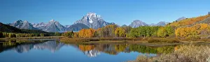 Teton: USA, Wyoming. Reflection of Mount Moran and autumn
