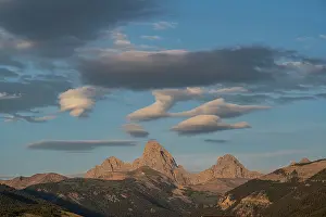 Wyoming: USA, Wyoming. Unusual clouds form over Mount Owen, Grand and