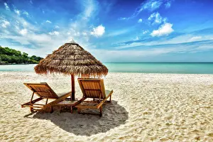 Local: Vacation holidays background wallpaper, two beac