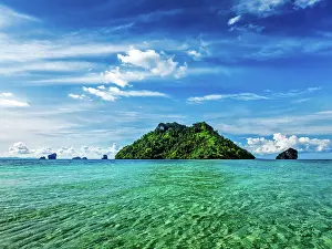 Daybreak: Vacation holidays concept background, tropical island