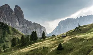 Selva: Val Gardena Pass, Passo Gardena, 2121m, at the back