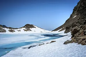 Silence: Vast, snow-covered landscape with ice and a clear blue sky