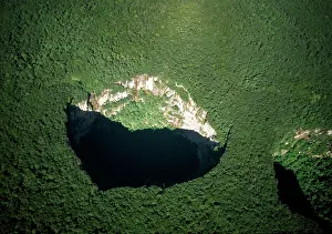 Sink: Venezuela - Sarisarinama sink hole in rainforest