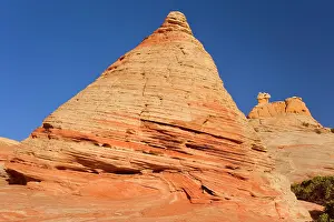 Buttes: Vermillion Cliffs - White Pocket - carved rock