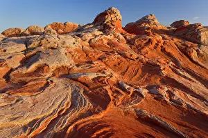 Pocket: Vermillion Cliffs - White Pocket - carved rock