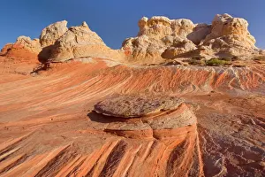 Pocket: Vermillion Cliffs - White Pocket - carved rock