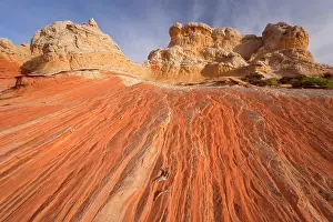 Pocket: Vermillion Cliffs - White Pocket - carved rock