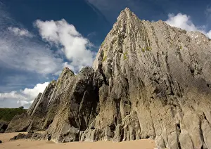 Folded: Vertical folded limestone strata, at Three Crowns
