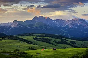 Geisler: View over the Alpe di Siusi (foreground) to the