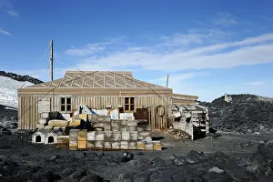 Expedition: Front view of the Cape Royds Hut