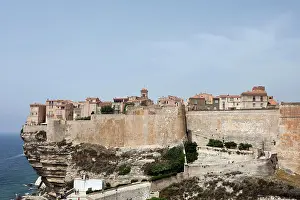 Bonifacio: View of the city of Bonifacio on the rocky coast