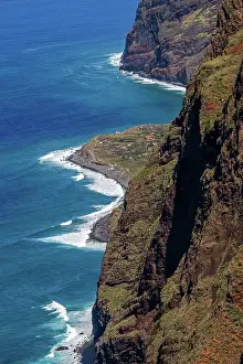 Portuguese: View of the cliffs from the Miradouro da Boa Morte