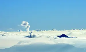 Freedom: View of cloud cover from the summit of Shiroumadake