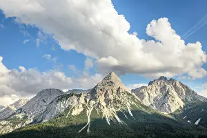 Ehrwald: View of Ehrwalder Sonnenspitze, mountain landscape