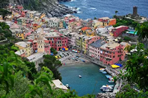 Spezia: View of the fishing village Vernazza, Cinque Terre