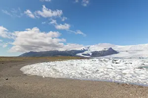 Vatnajokull: View of the glacial lake Fjallsarlon with the glacier