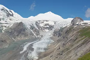 Hohe: View over glacier Pasterze to the mountain Johannisberg