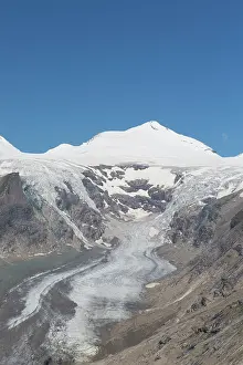 Hohe: View over glacier Pasterze to the mountain Johannisberg