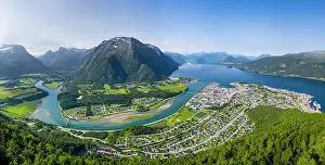 Locality: View from the hike Romsdalseggen, mountain ridge