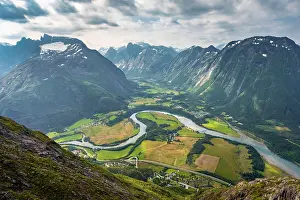 Ndalsnes: View from the hike Romsdalseggen, mountain ridge