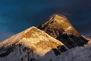 Nepalese: View from Kala Patthar in the evening light on Mount