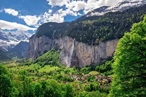 Bern: View of Lauterbrunnen with Staubbach Falls, Interlaken-Oberh