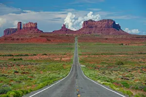Highway: View of Monument Valley from Highway 163, Northern