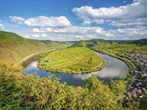 Ridges: View of the Moselle bend at Bremmer Calmont