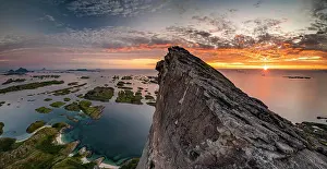 Nordland: View from the mountain Rcdcylcva to the island world