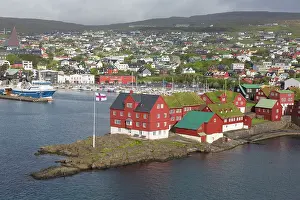 Flag: View of the parliament on the Tinganes peninsula