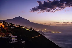Pico: View of Pico del Teide at dusk, north coast Tenerife