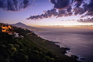 Pico: View of Pico del Teide at sunset, dusk, north coast