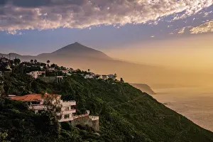 Pico: View of Pico del Teide at sunset, north coast Tenerife