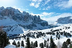 Gardena: View from Plan de Gralba to Val Gardena ski area
