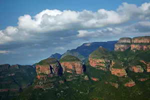 Feature: View over The Three Rondavels, Blyde River