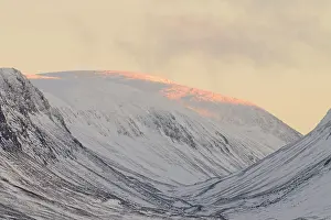 271221: View of snow-capped mountains at sunset, Lairig