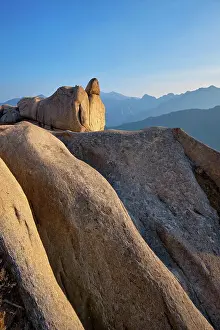 Korean: View of stones and rock formations from Ulsanbawi