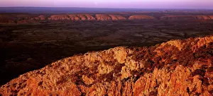 Macdonnell: View at sunrise from Mount Sonder. West MacDonnell