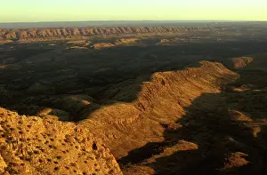 Macdonnell: View at sunrise from Mount Sonder, West MacDonnell