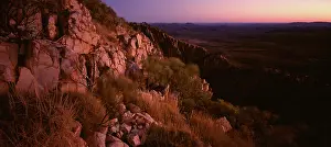 Macdonnell: View at sunrise from Mount Sonder. West MacDonnell