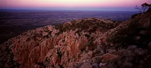 Macdonnell: View at sunrise from Mount Sonder. West MacDonnell
