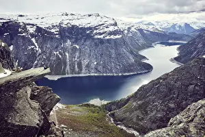 121119: View from Trolltunga over fjord landscape, Troll