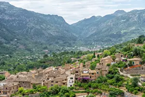Houses: View over typical houses of the mountain village Fornalutx w