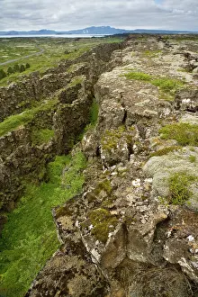 Vast: View of volcanic rift zone near Thingvellir