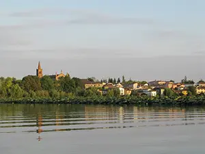 Lombardy: Village of Angeli on the shore of Lake of